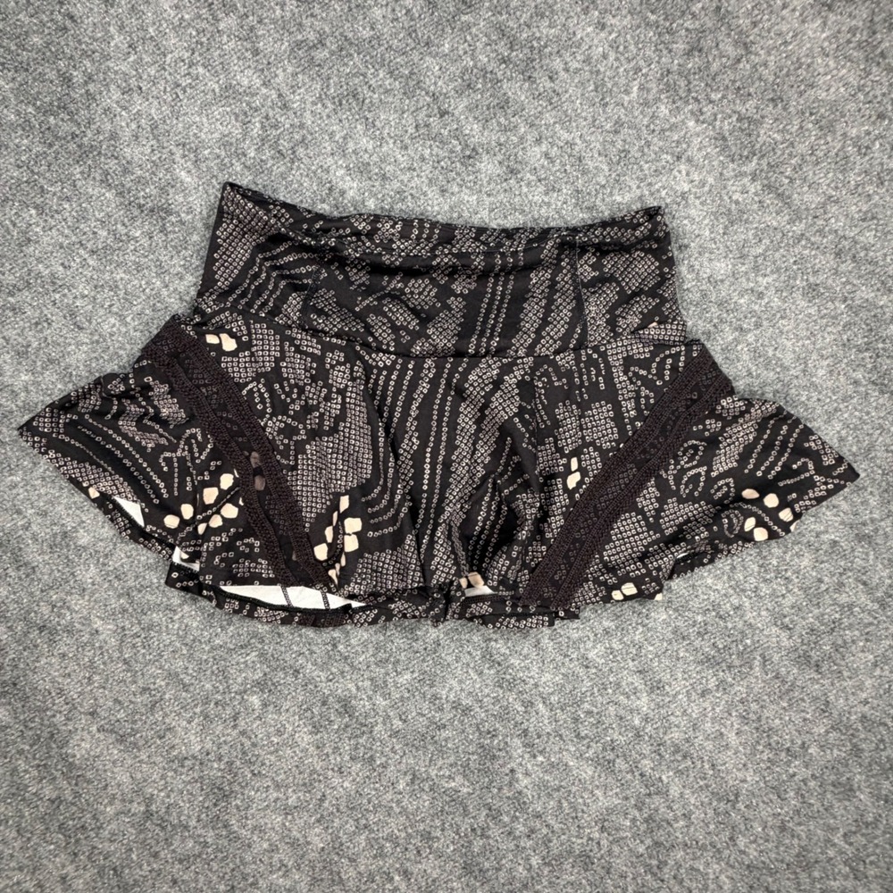 Free People FP Movement Skort Womens Medium Black White Lace Trim Athletic 0581